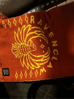 MLS la Galaxy ravenclaw/Gryffindor misprint not use just open the bag.  Misprint